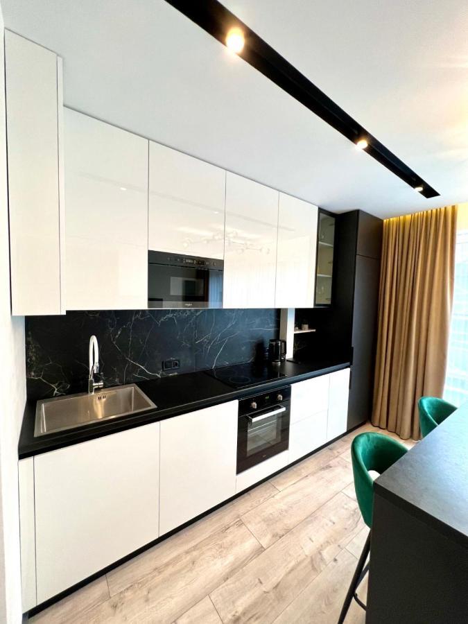 Royal Vip Jacuzzi Apart Lviv Eksteriør billede