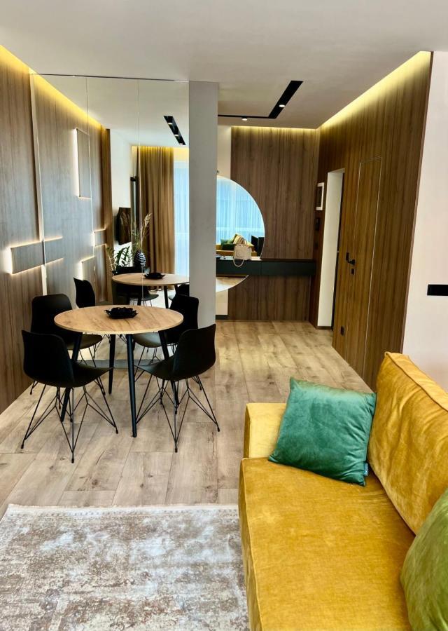 Royal Vip Jacuzzi Apart Lviv Eksteriør billede