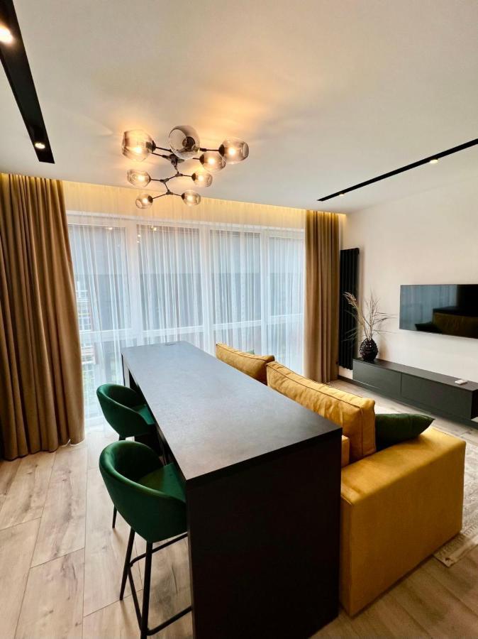 Royal Vip Jacuzzi Apart Lviv Eksteriør billede