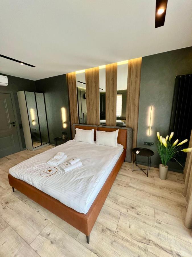 Royal Vip Jacuzzi Apart Lviv Eksteriør billede