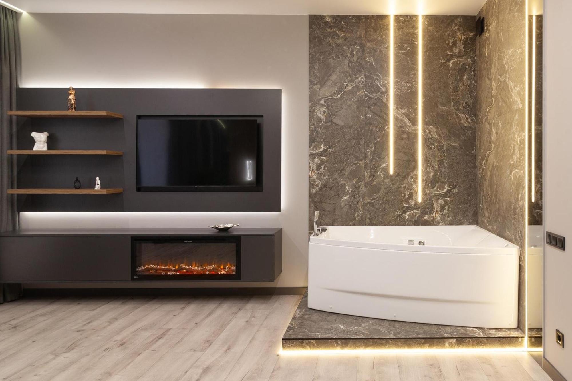 Royal Vip Jacuzzi Apart Lviv Eksteriør billede