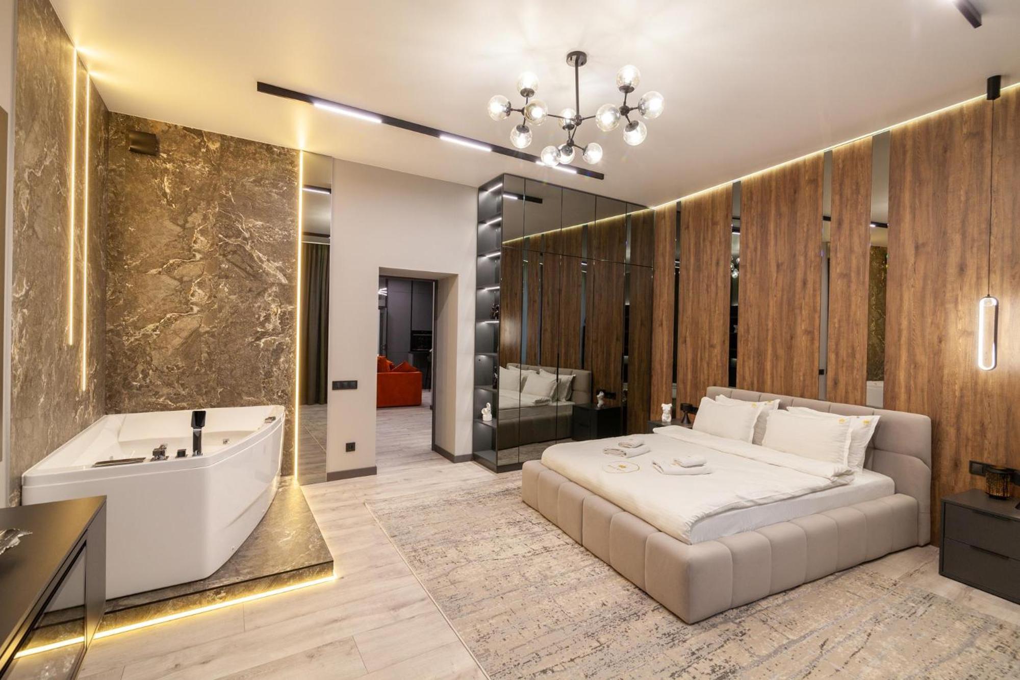 Royal Vip Jacuzzi Apart Lviv Eksteriør billede